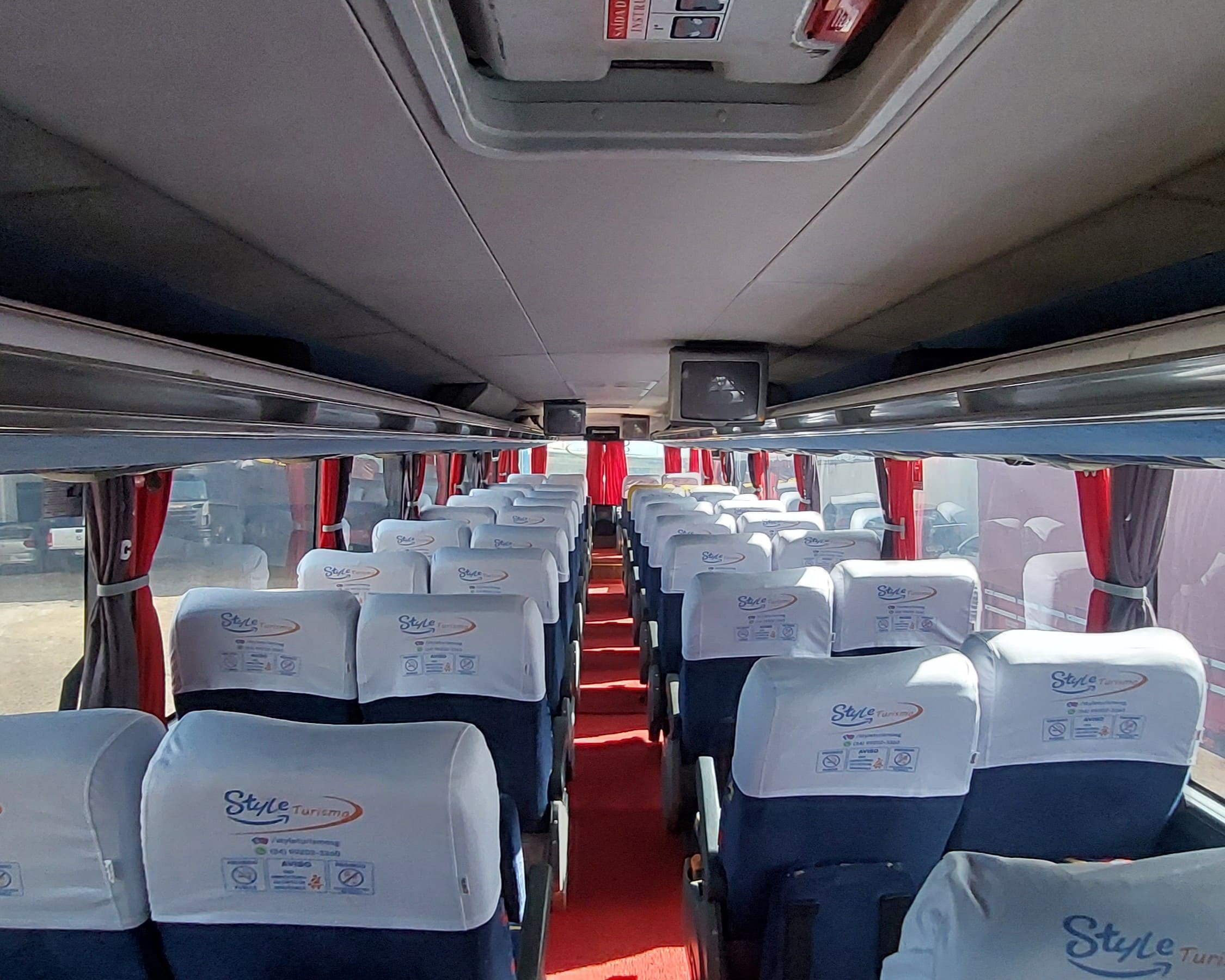 Frota Style Turismo em São Gotardo e região – Experiência premium em cada viagem, com veículos modernos, climatizados e tomadas para carregar seus dispositivos durante o trajeto.